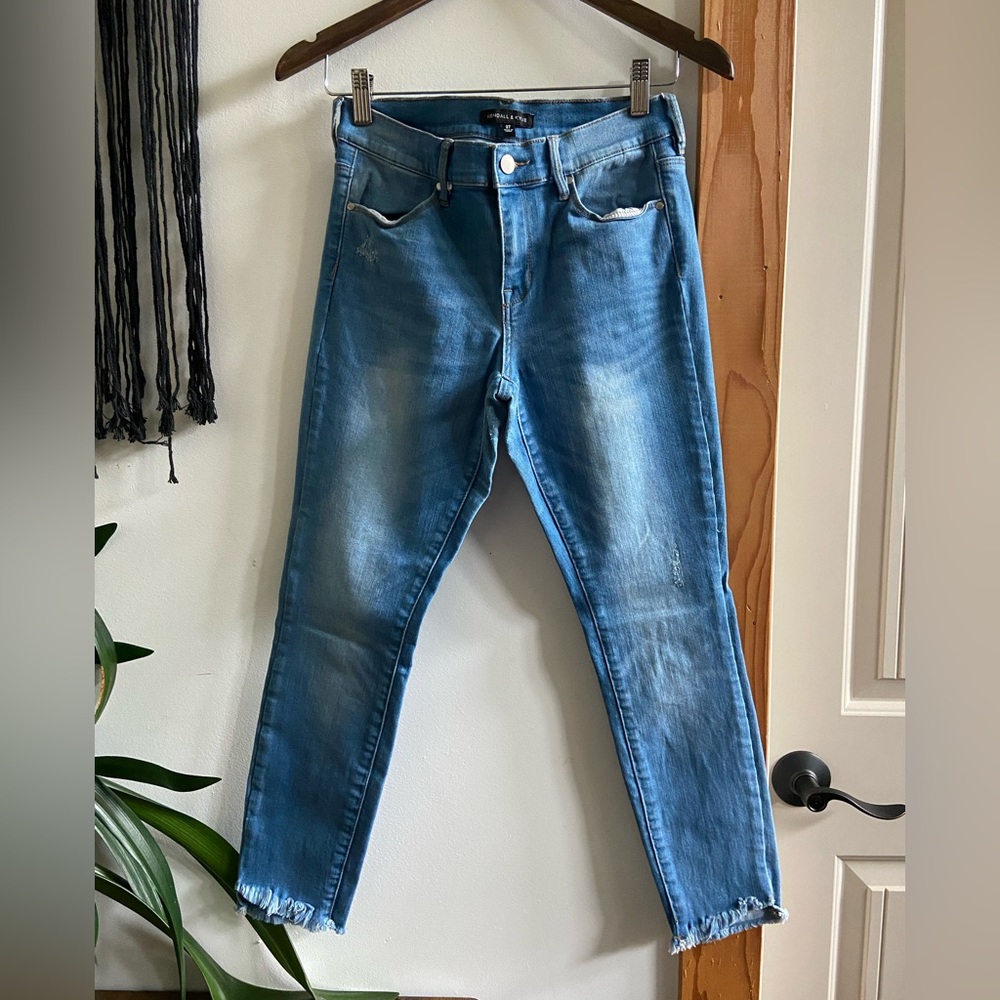 🔸 Kendall & Kylie 🔸 cropped light wash jeans